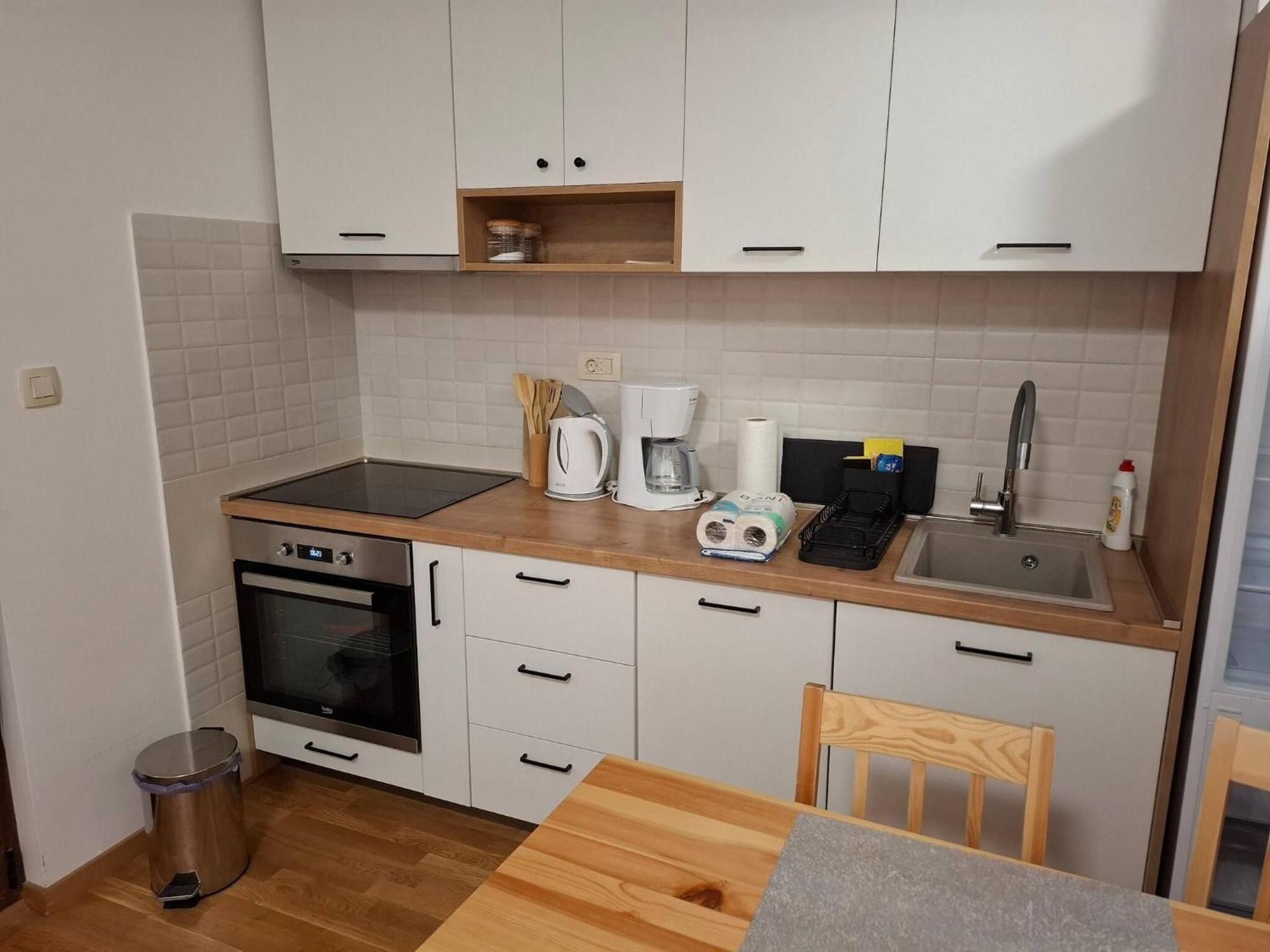 Charming With Mountain Views Apartment Budva