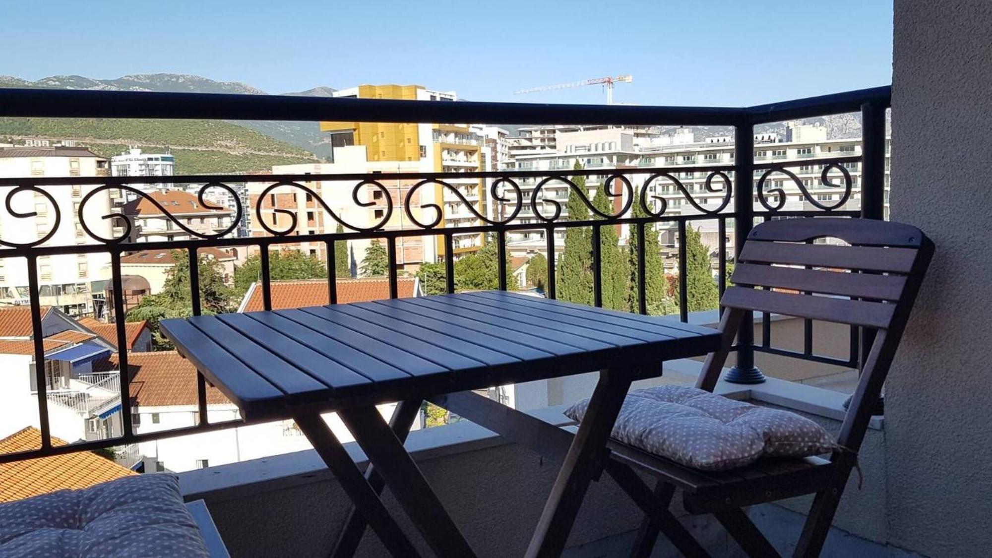 Charming With Mountain Views Budva