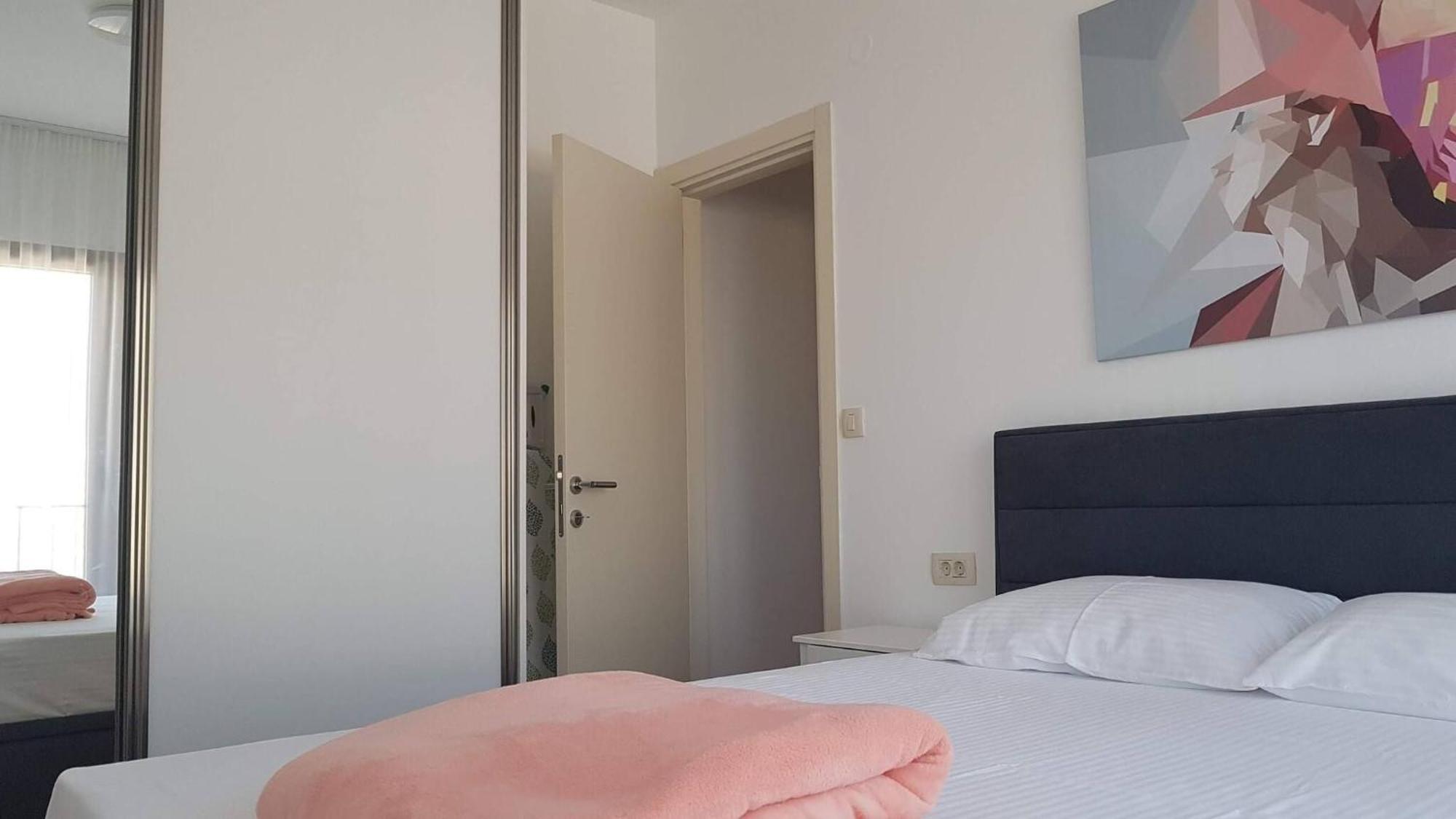 Charming With Mountain Views Apartment