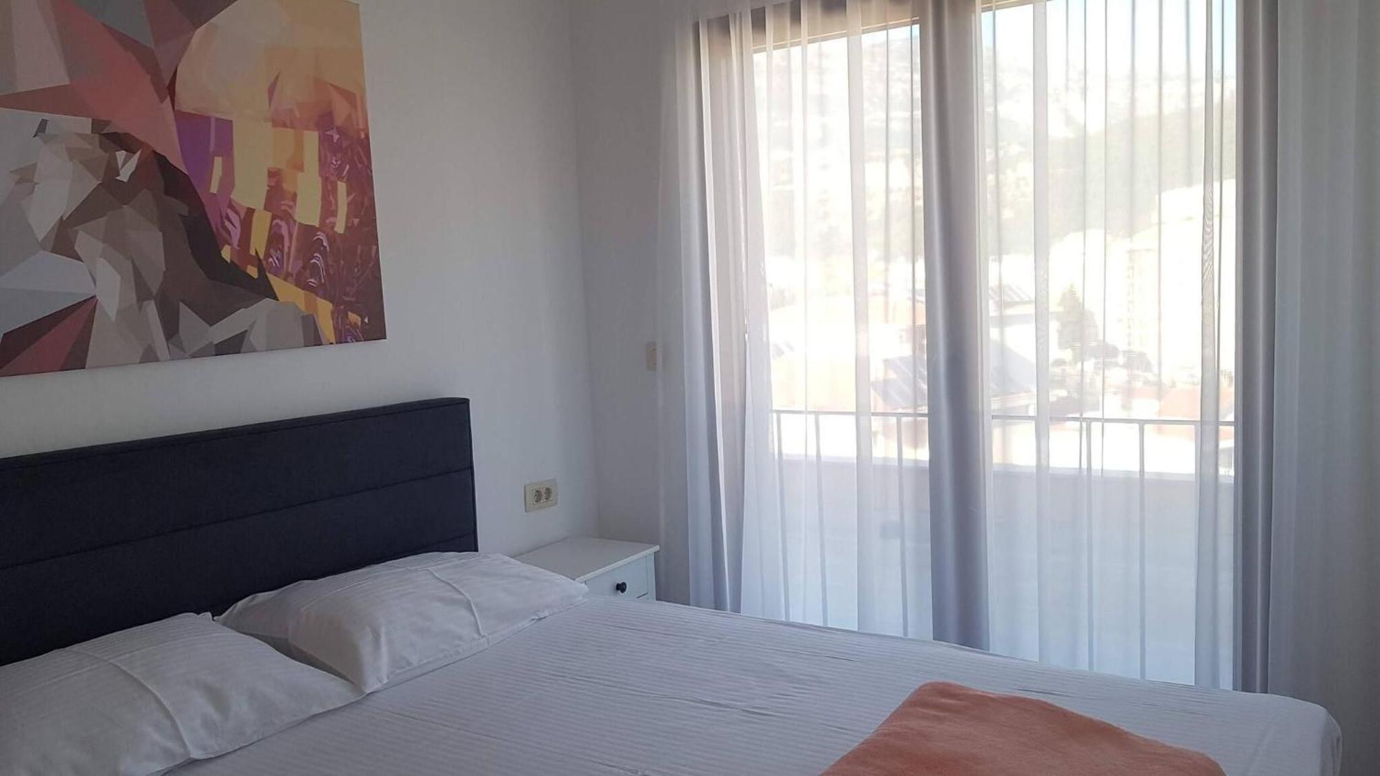 Charming With Mountain Views * Budva